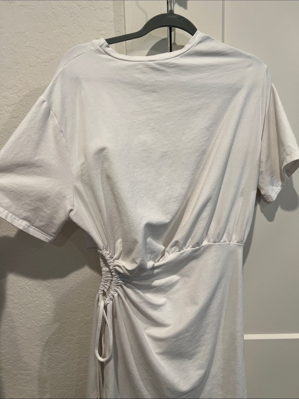 SNDYS. White Mini Dress with Side Ruched Detail - Picture 2 of 4